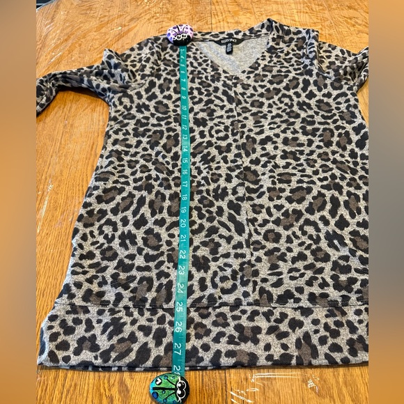 Ellen Tracy Cozy V-Neck Tunic with Pockets Super Soft Animal Print Size Medium - Picture 13 of 16
